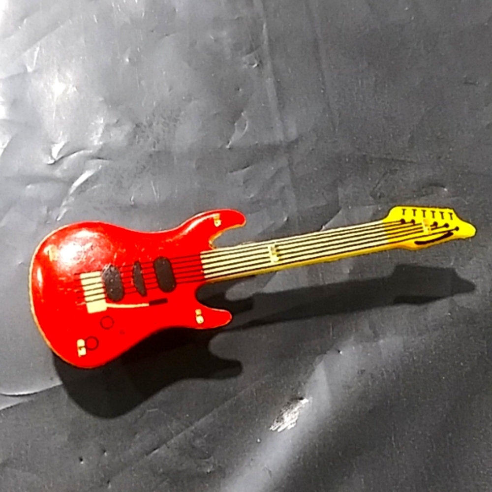 Tiny guitar 🎸